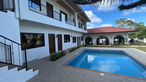 Tagaytay Villa | R Villas Tagaytay across Balay Dako
