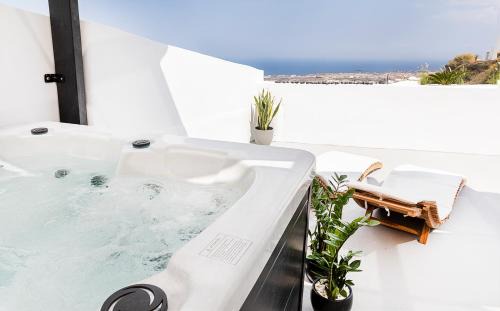 Fira Apartment | Rafael' s Mediteranian Cave Suites