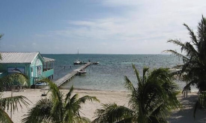 Caye Caulker Hotel | Rainbow Hotel