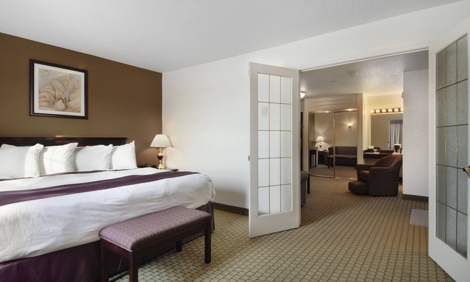 Red Deer Hotel | Ramada by Wyndham Red Deer Hotel and Suites