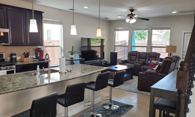 Austin House | Rare 4 Bedroom home minutes from restaurants and downtown entertainment