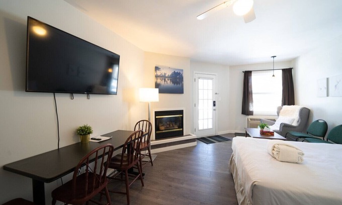 Dwight Ski Chalet | Rare Muskoka Chalet Suite - B6