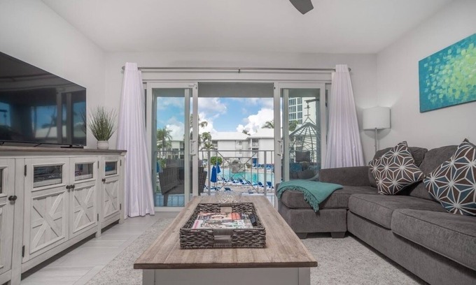 Seven Mile Beach Apartment | Recent Renovated Apartment in Seven Mile Beach