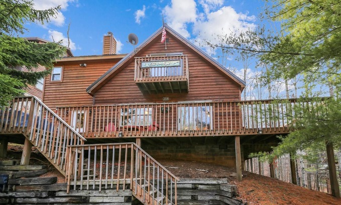 Northface House | Recently rejuvenated Timberline ski area home. Welcome to Still of the Night!