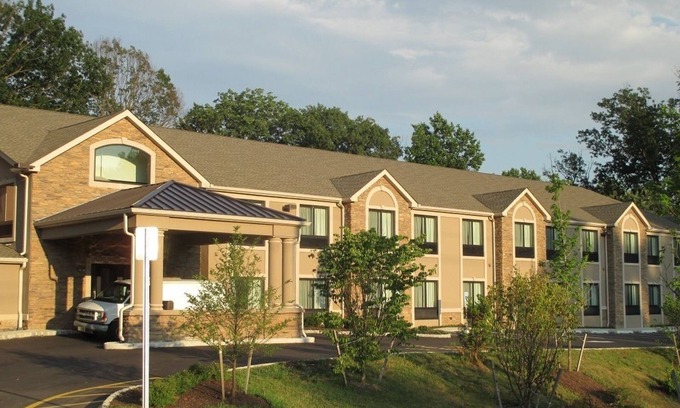 Monmouth Junction Hotel | Red Carpet Inn And Suites Monmouth Jtc
