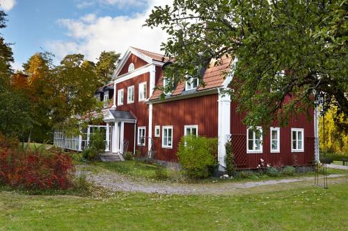Ukna Apartment | Red Haven Cottage
