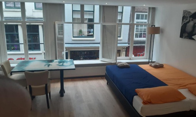 Red Light District Apartment | RED LIGHT DISTRICT COZY APARTMENT