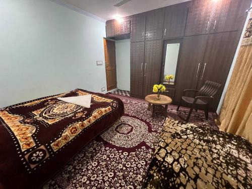 Nishat-Shalimar House | Redbury Homestay