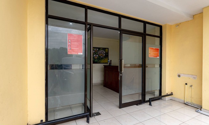 Medan Hotel | RedDoorz @ Medan Johor 2