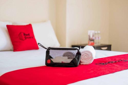 Pekanbaru Hotel | RedDoorz near Parit Indah Pekanbaru