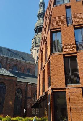 Old Town Apartment | Redstone Apartments