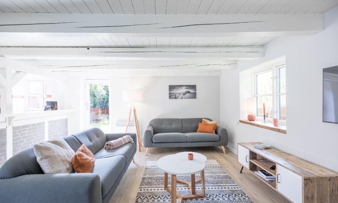 Maasbull House | Reetperle