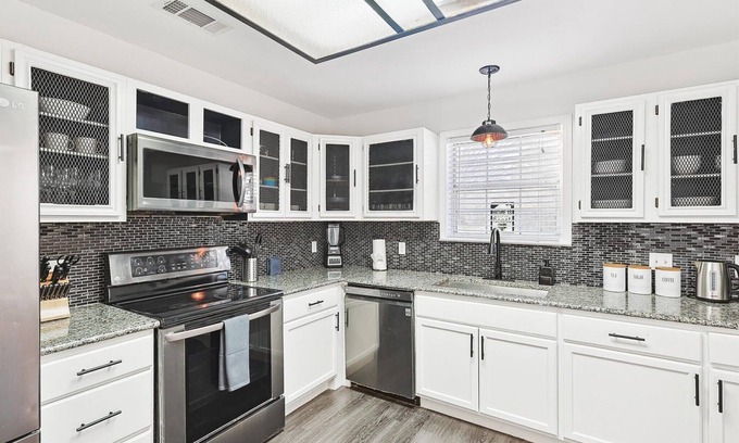 Mesquite House | Refined 5BR-3Bath Lux Home with Pool in Mesquite