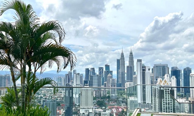 Chow Kit Apartment | Regalia sky pool klcc by pasira home