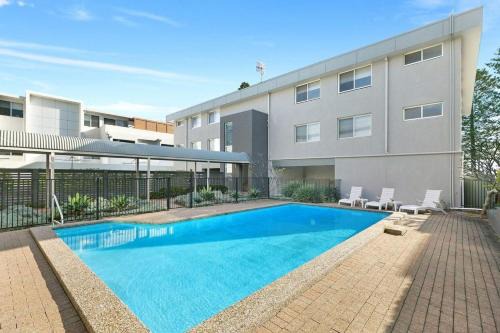 The Entrance North Apartment | Regency Court 4