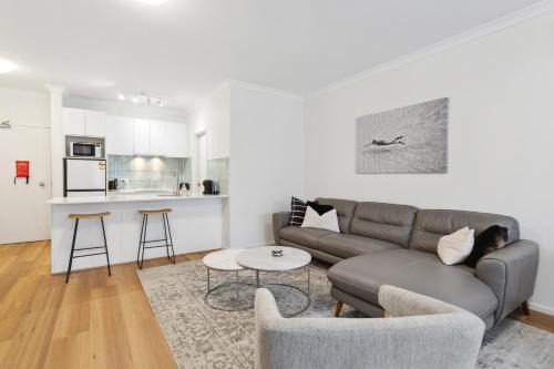 East Perth Apartment | REGL20/11 - East Perth Escape