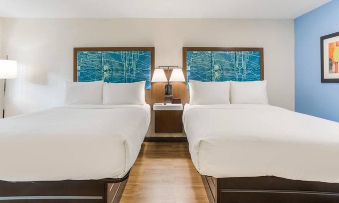 Merry Oaks House | Relax and Unwind! 2 Comfortable Units, Pool, Short Drive to Cumberland Park