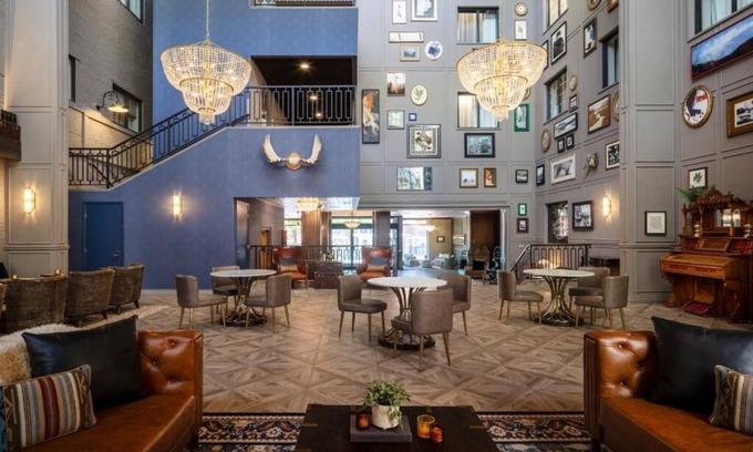 Glenwood Springs House | Relax in Our Charming, Modern Renovated Hotel Room with Signature Views