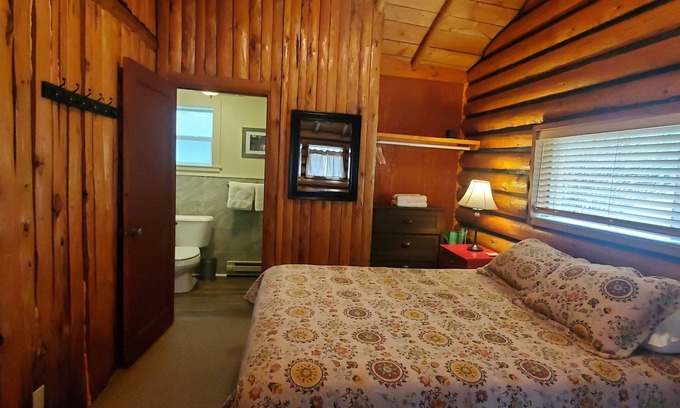 Gardiner Cabin | Relaxation Haven! Complimentary Parking, Yellowstone's North Gateway