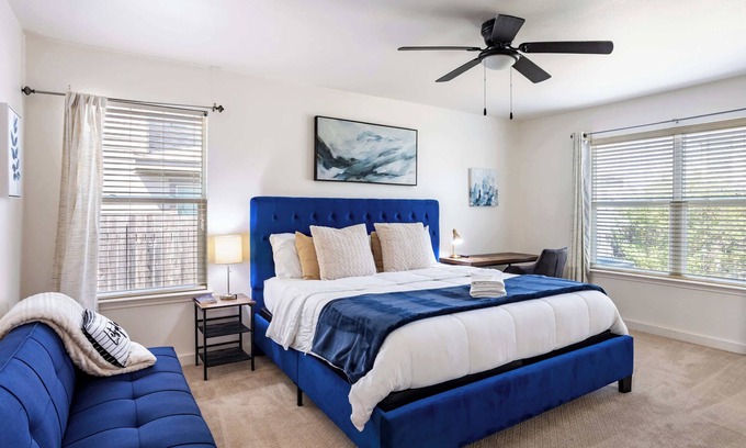 Austin House | Relaxing 3BR Austin stay with BBQ & Backyard