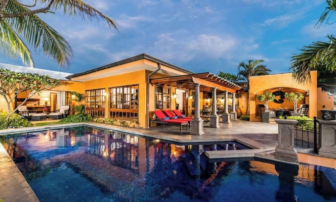 Playa Langosta House | Relaxing beachfront home- internet, a/c, gas grill, full kitchen, BBQ