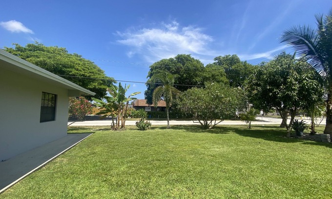 Central Oakland Park Apartment | Remodeled 2BR apt near beach + dtwn Ft. Lauderdale
