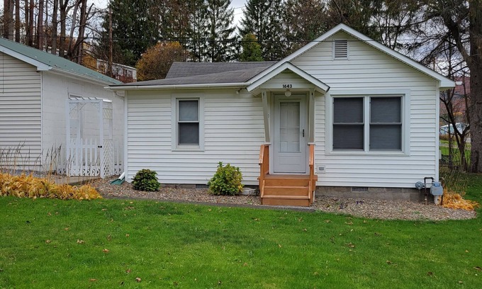 Wellsboro House | Remodeled cottage w/firepit, super close to great hiking trails