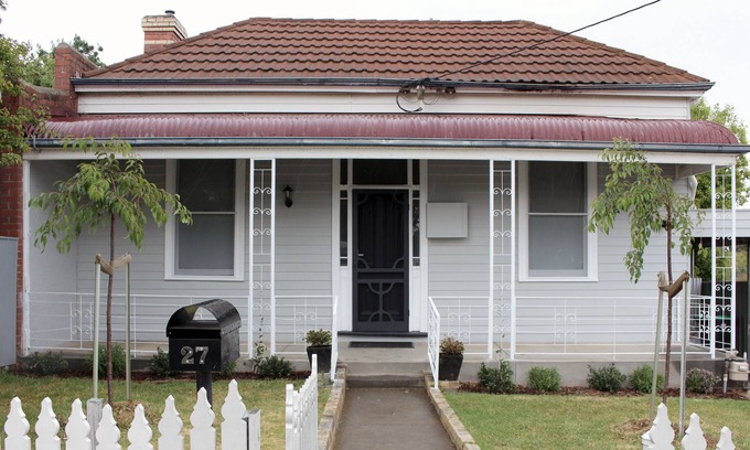 Ironbark House | Renovated Cozy 3 Bedroom Cottage Close to CBD and Art Gallery