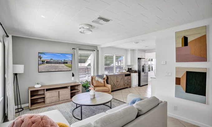 Southwest House | Renovated House with Yard - Palm Wave Says