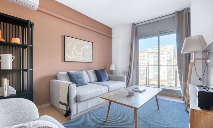 La Vila Olimpica del Poblenou Apartment | Renovated La Vila Olimpica del Poblenou 3BR w/Balcony, by Blueground