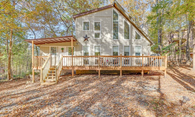 Bushkill Ski Chalet | Renovated Saw Creek Chalet w/ amenities near Shawnee Mtn & Bushkill Falls!