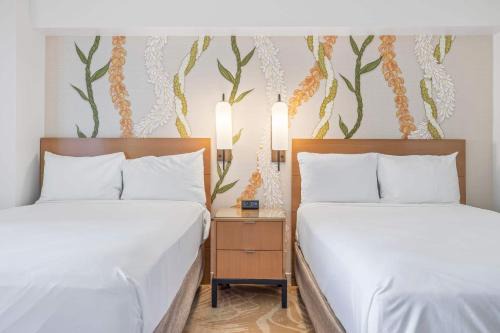 Ala Moana House | Renovated Stunning Views Condo Hotel 1711