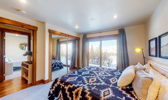 Eagle-Vail House | Renovated townhouse near downtown Avon & trails w/decks, washer/dryer, free WiFi