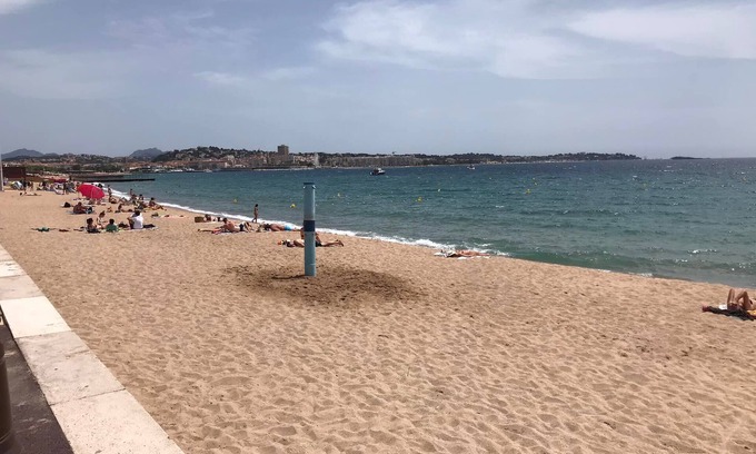 Frejus Port Apartment | Rent studio with terrace 20m from the beach, Le Capitol in Fréjus.