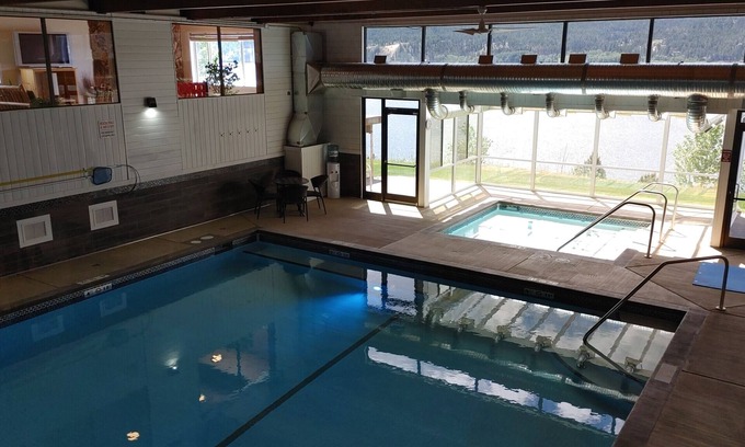 East Kootenay House | Rent Thanksgiving! *Akiskinook 1 Br Condo- Indoor Pool/Hot Tub/Beach/Tennis/Golf