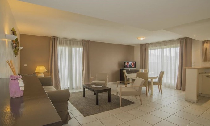 Prado - Republique Apartment | Reserve your apartment in a **** hotel> Apartment 21