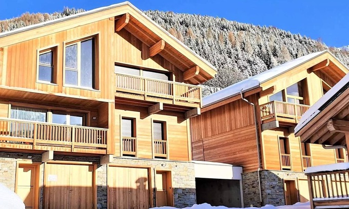 Saint-Sorlin-d'Arves Ski Chalet | Residence Les Prés Hauts - Chalet adjoining 8 people in the center station