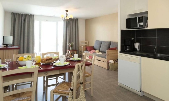 Plougasnou Apartment | Residence Odalys Le Domaine Des Roches Jaunes - 4 Rooms 8 People
