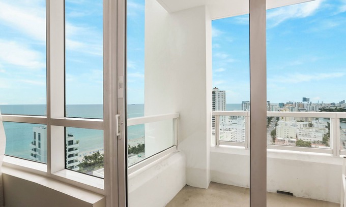 Mid Beach Apartment | Residences at Fontainebleau Miami