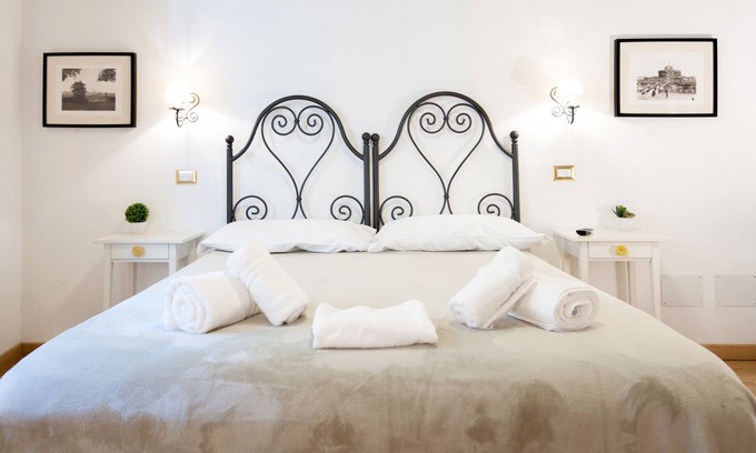 Rione VI Parione Apartment | RESIDENZA SANSONI charming and easy