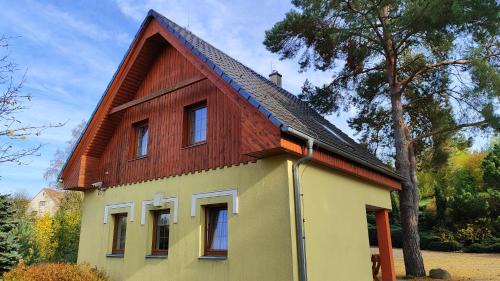 Tyn nad Vltavou Apartment | Resort Koloděje-žlutý dům