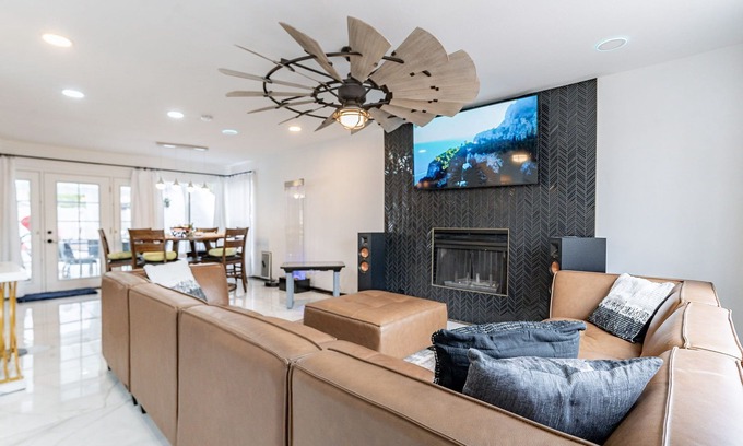 Chandler House | Resort setting in Chandler Home with Free Heated Pool/Spa/Game Room/Mini Golf