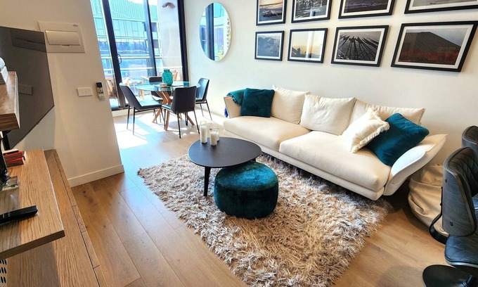 Port Melbourne Apartment | Resort-style Exec 1 Bed w study in Port Melbourne