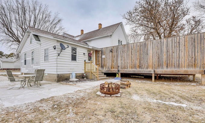 Leland Apartment | Restaurant On-Site: North Freedom Apt w/Yard!