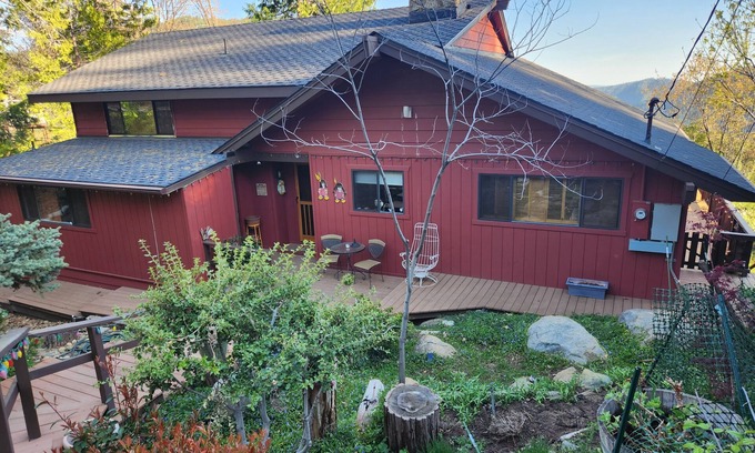 Mi-Wuk Village Cabin | Retreat to this 4/2 Mi-Wuk Village Residence Awesome Window Views