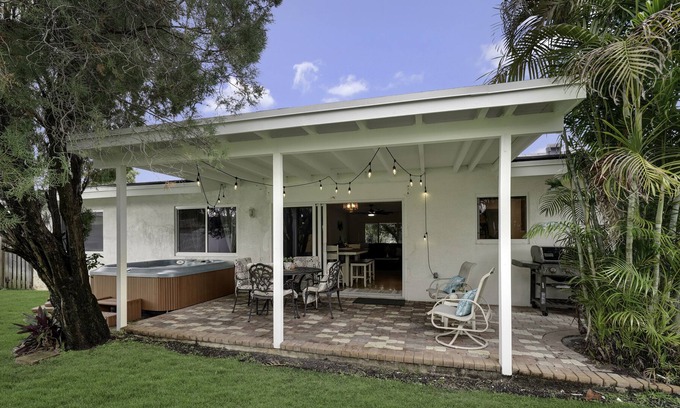 South Corals House | Retro Getaway Home by PMI