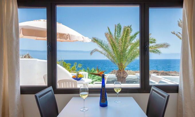 Charco del Palo Villa | REYES Natur - Villa on the seafront