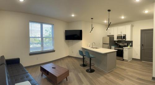 Mosby Apartment | Richmond Church Hill North Deluxe Apt 208
