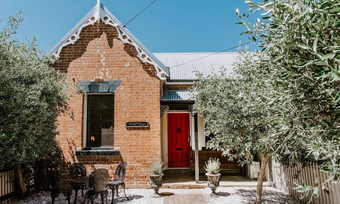 Central Mudgee Cottage | Riddell Cottage A Victorian Hideaway in Town