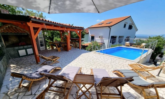 Jadranovo Ski Chalet | RIGO 8 pax - Four Bedroom Chalet, Sleeps 8